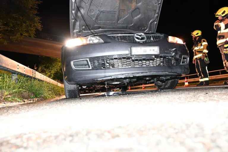 Niederwil SG - Unterboden eines Autos während der Fahrt in Brand geraten 