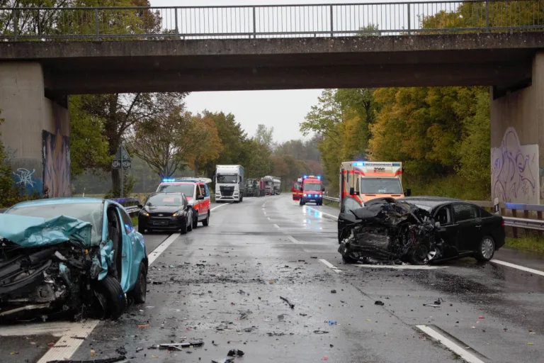 Grevenbroich-Gustorf – Drei Verletzte nach Verkehrsunfall – Rettungshubschrauber im Einsatz