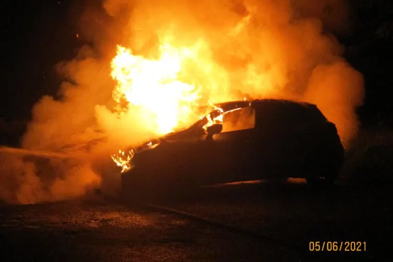 Rudolstadt – Feuerteufel setzt Fahrzeuge in Brand