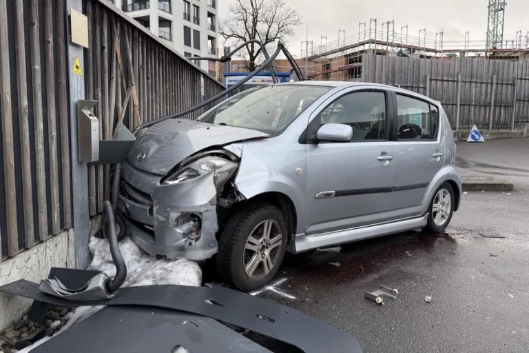 St.Gallen – Selbstunfall an einer Tankstelle