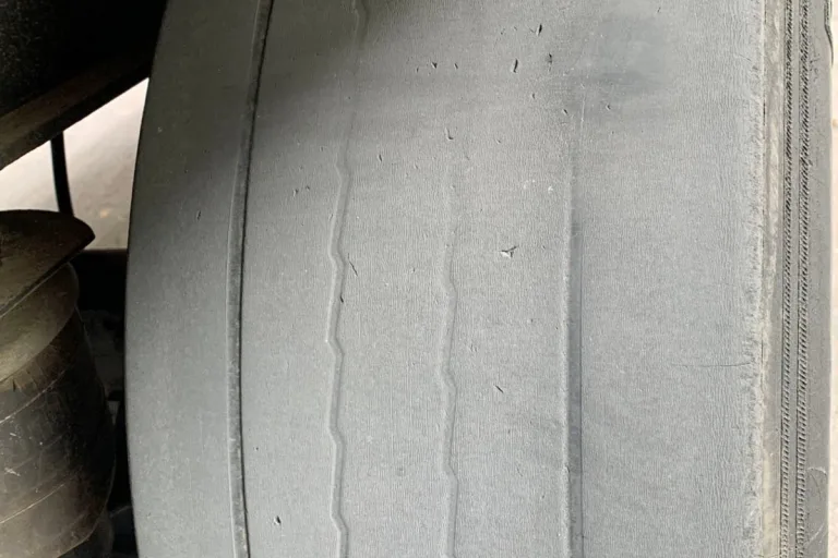 Emmenbrücke LU - Polizei zieht nichtbetriebssicheres Sattelmotorfahrzeug aus dem Verkehr