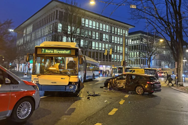 Luzern – Bus-Unfall legt Morgenverkehr lahm