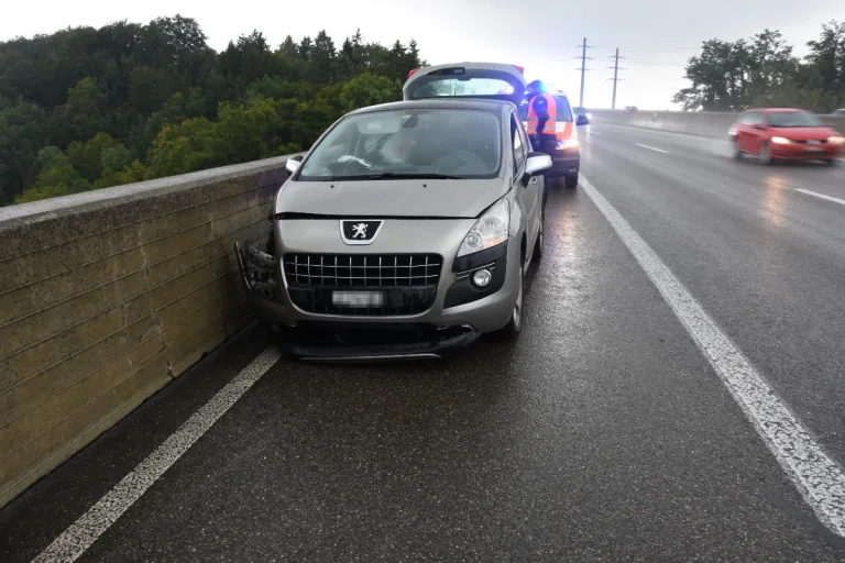  Goldach SG - 55-Jähriger baut auf der Autobahn einen Selbstunfall
