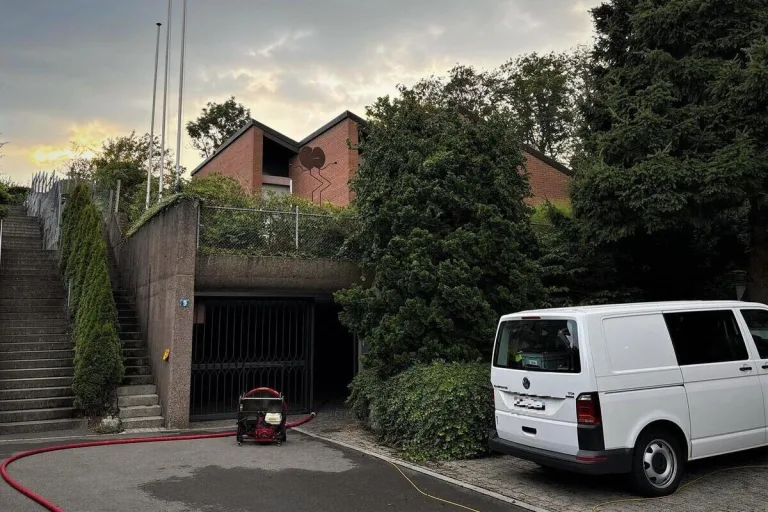 Hedingen ZH - Mehrere hunderttausend Franken Sachschaden nach Brand 