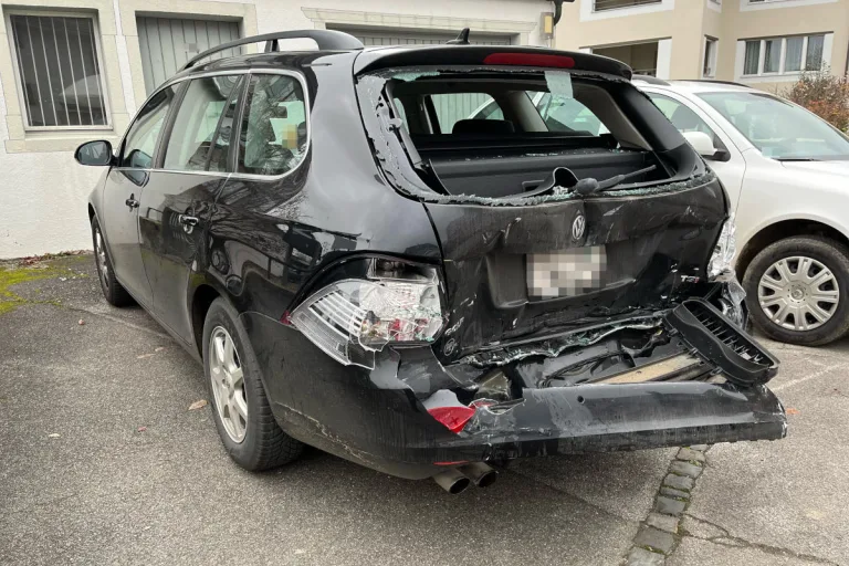 Steinach SG – Stehendes Fahrzeug übersehen und heftige Auffahrkollision verursacht