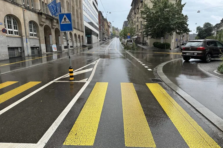 St.Gallen - 74-Jähriger mit einem Auto kollidiert