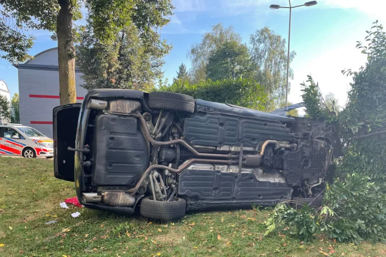 Volketswil ZH – Bei Unfall auf der Seite gelandet – Autofahrer verletzt