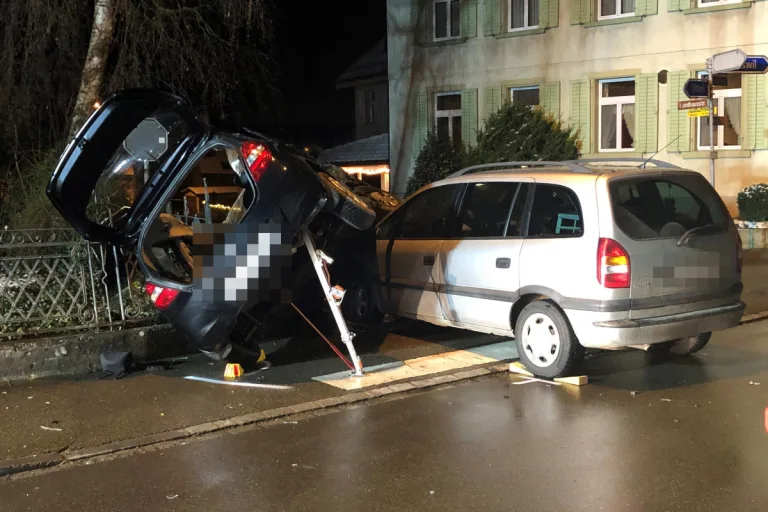 Dozwil TG – Unfall auf Kreuzung fordert schwer verletzte Person
