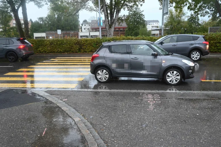 Wittenbach SG - Kollision zwischen Auto und Fussgängerin