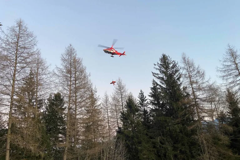 Stadt Zug  – Verunfallten Velofahrer mit Seilwinde gerettet