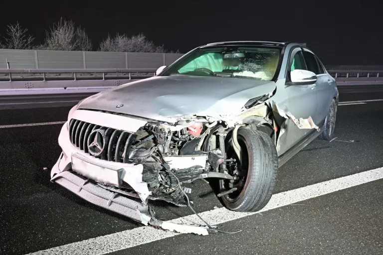 Rothenburg /A2 LU – Autofahrer prallt gegen Mittelleitplanke