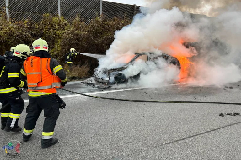 A25 Wels – Brennende Pkw auf der Autobahn