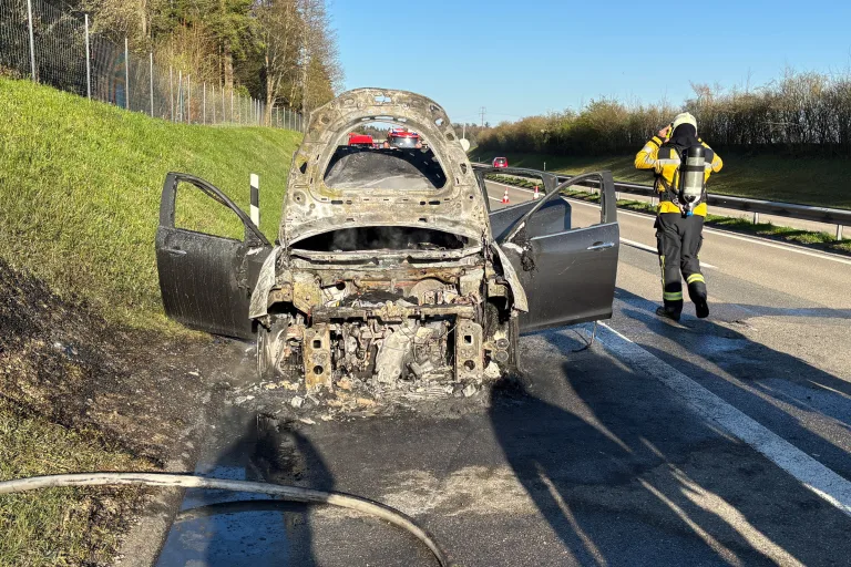 Kemmental TG – PW auf der Autobahn A7 in Brand geraten