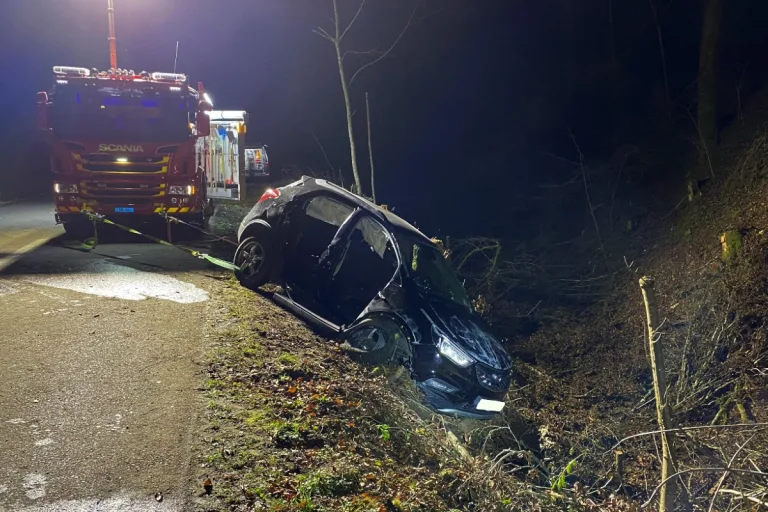 Hallau SH - Totalschaden nach schwerem Selbstunfall