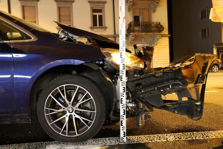 Stadt St. Gallen - Durch Tankanzeige abgelenkt und verunfallt