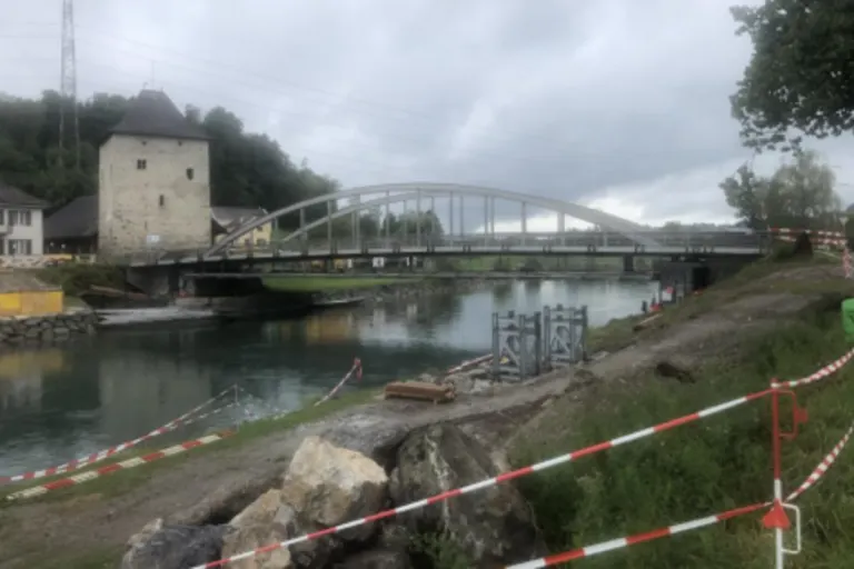 Uznach SG - Brücke Linthkanal Grynau wird saniert