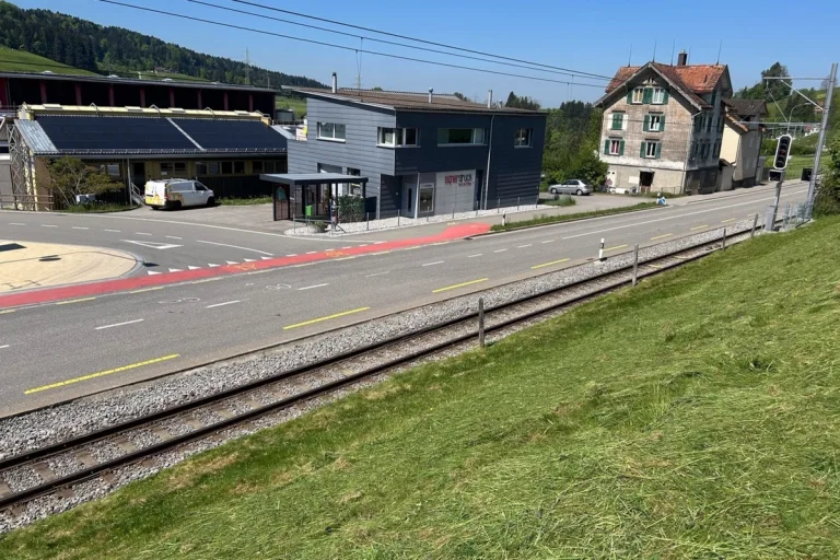 Bühler AR – Unfall zwischen einem Auto und einem E-Bike