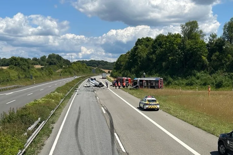 A8 Pirmasens RP – Transporter kollidiert mit LKW bei schwerem Unfall