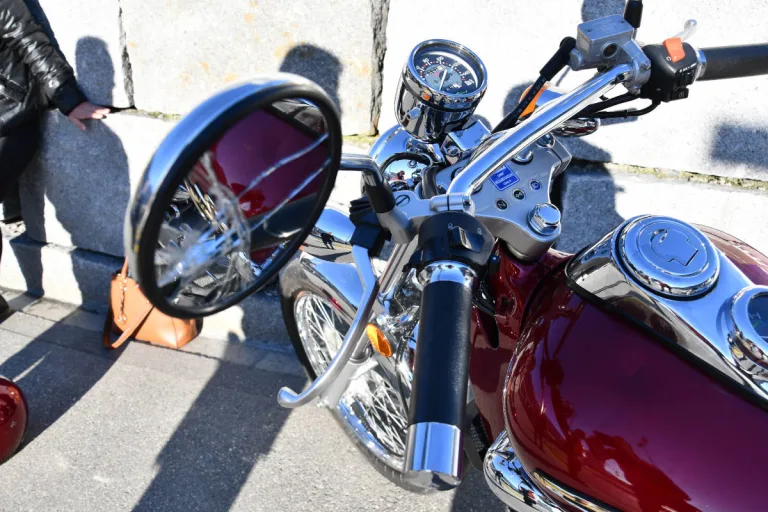 Stadt Chur – Kollision zwischen Auto und Motorrad im Kreisel