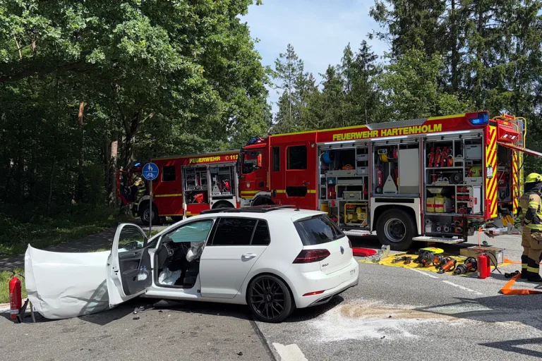 Hartenholm SH – Drei Verletzte bei schwerem Unfall auf B 206