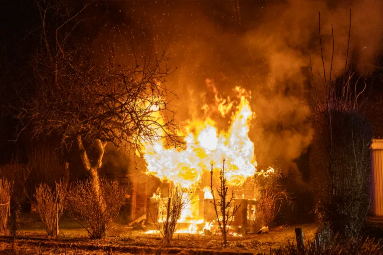 Iserlohn – Gartenhütte bei Brand zerstört