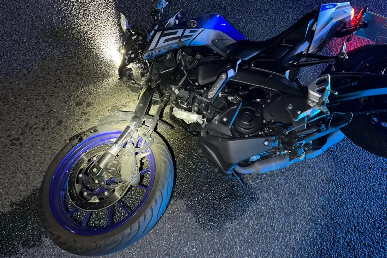 Rösrath NW – Motorradfahrerin (17) schwer verletzt bei Unfall
