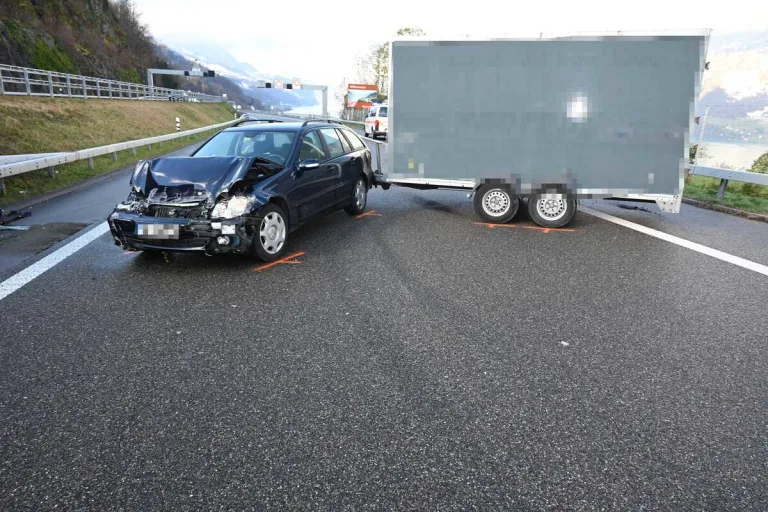 Unfall in Quarten/A3 SG - Anhänger ins Schlittern geraten
