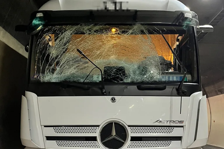 Sissach BL - WC-Häuschen während der Fahrt verloren