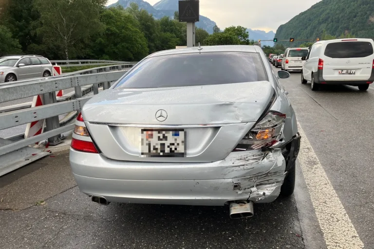 Auffahrkollision auf der A3 in Mollis GL 