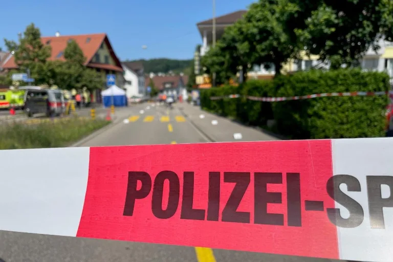 Unfalldrama Affoltern am Albis ZH - Auto erfasst Rollstuhlfahrer auf Zürcherstrasse - Mann tot