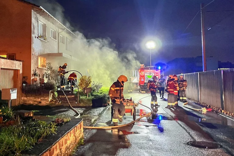 Lausen BL – Brand in Doppeleinfamilienhaus