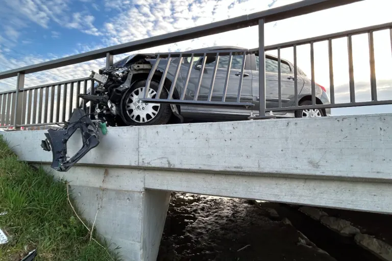 Wohlen AG - Bei Unfall in Brückengeländer gelandet