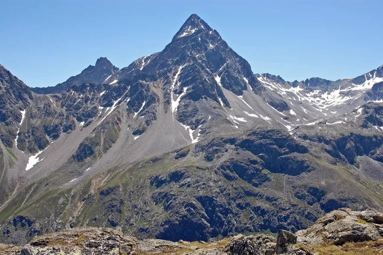 Samedan GR - 79-Jähriger stürzt beim Wandern in den Tod