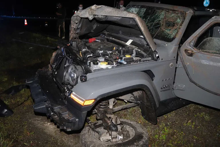 Steinheim - Jeep überschlägt sich mehrfach