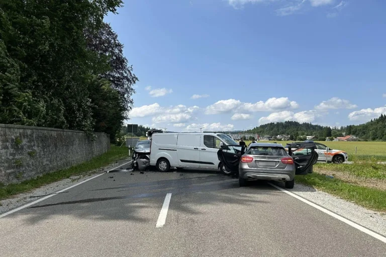 La Tour-de-Trême FR – Fünf Personen bei Unfall verletzt