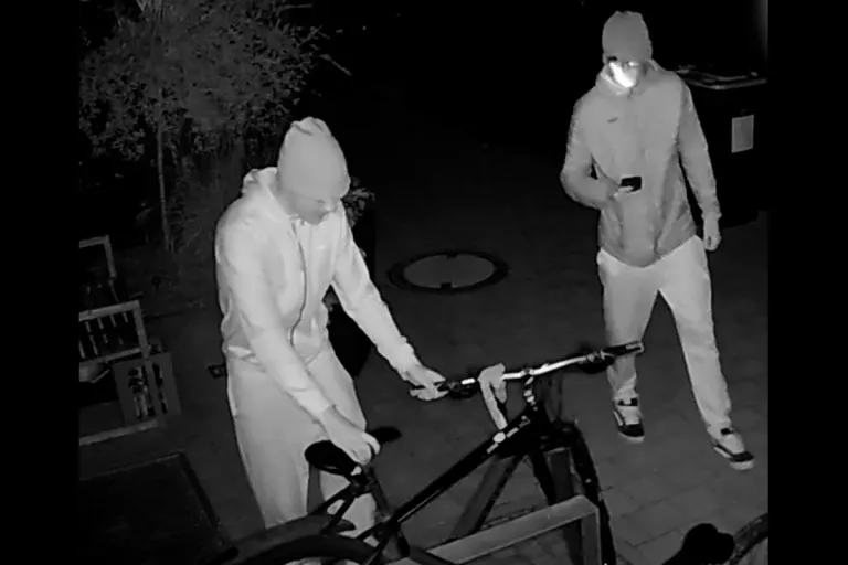 Erding – Fahndung nach mutmaßlichen Fahrraddieben