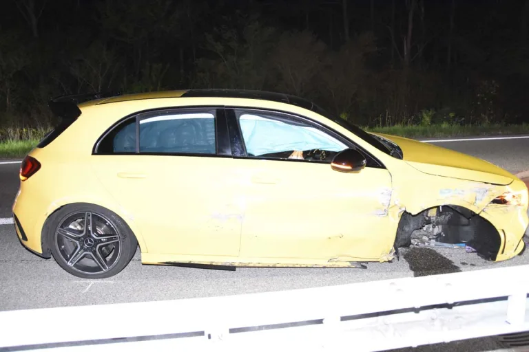 Mels SG - Mann auf der Autobahn heftig in Leitplanke geprallt