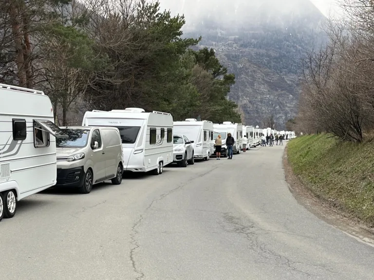 Martinach VS: Einweisung der Fahrenden bei der Ankunft und unbezahlte Bussen