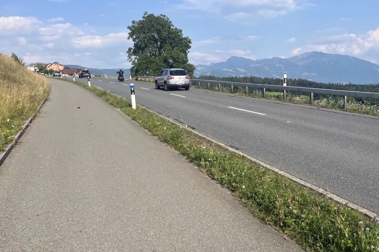 St. Gallenkappel – Unfall mit Fahrerflucht - Roter Ford Focus nach Kollision gesucht