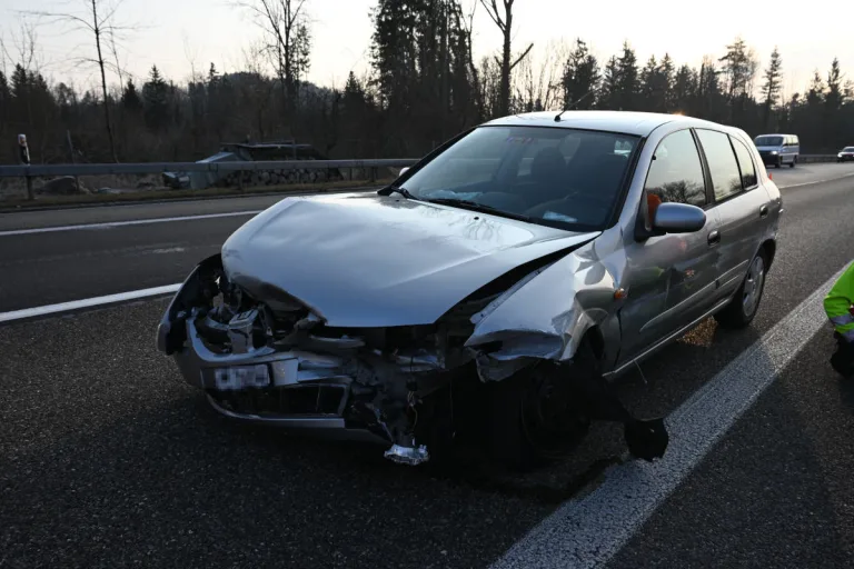 A1 Henau SG – In die Leitplanke gekracht