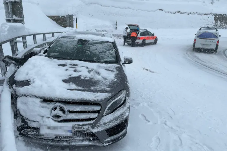 Mittelbünden/Engadin GR - Schneefälle sorgen für Chaos