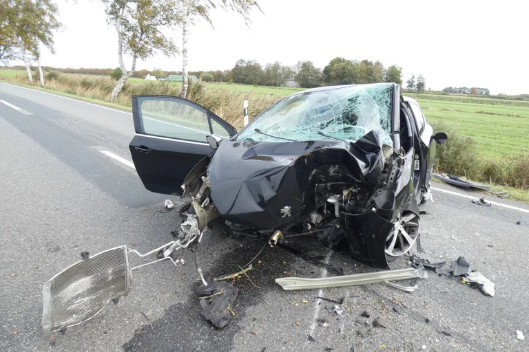 B495 Osten NI – Frau (22) stirbt bei frontalem Unfall nach Überholmanöver