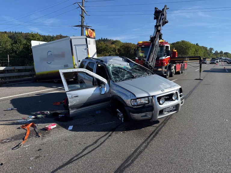 Birmenstorf AG – Auto mit Imbisswagen überschlägt sich auf A1