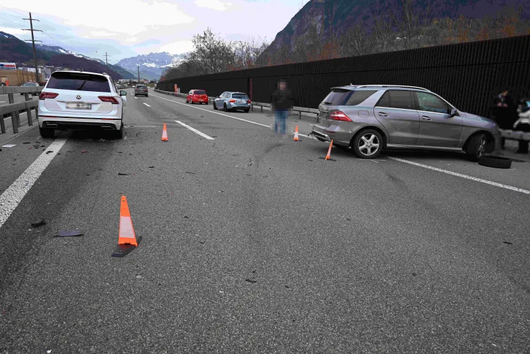 A3 Mels SG – Auffahrunfall zwischen zwei Autos auf der Autobahn