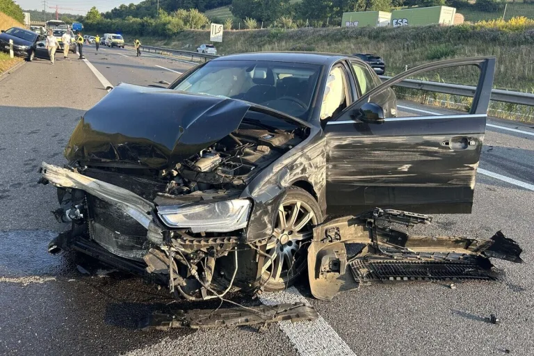 Mülligen AG – Unfall auf der A3 - Fünf Autos involviert – Verkehr staut sich kilometerweit
