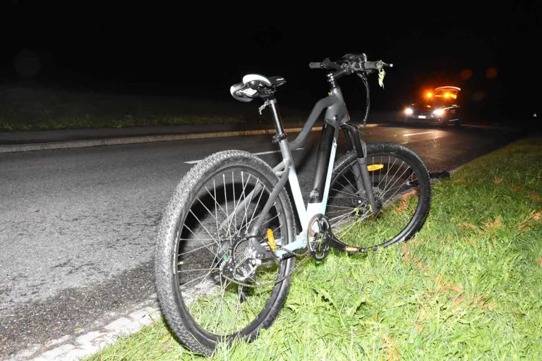 Wolfertswil SG - E-Bikefahrerin bei Unfall verletzt