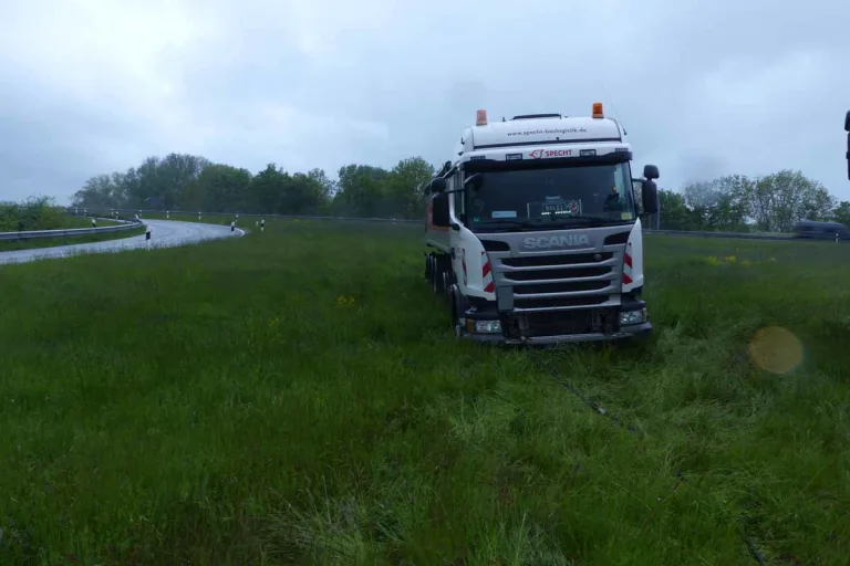 Loxstedt - Betrunkener LKW –Fahrer verliert Kontrolle auf der A27