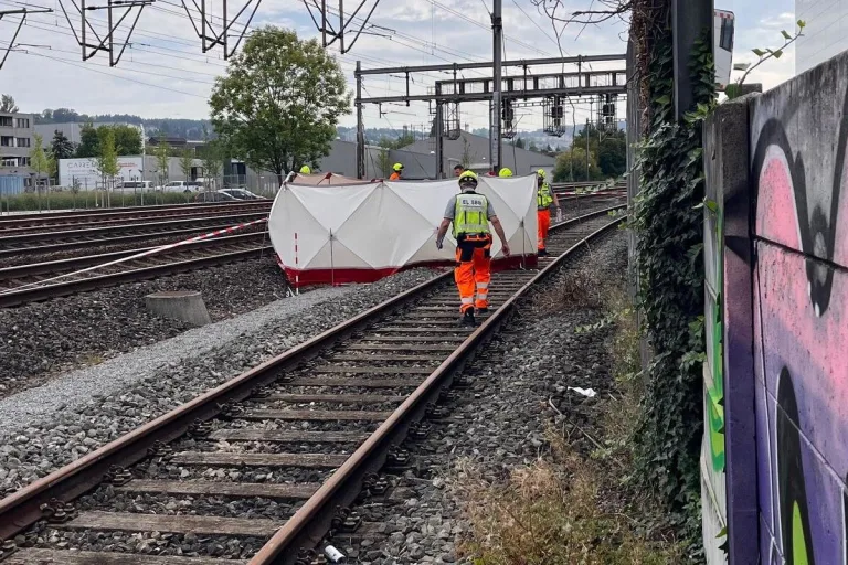 Schlieren ZH - Gleisarbeiter bei Unfall getötet