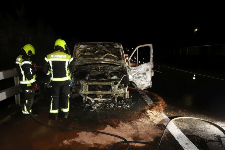 A3 Obstalden GL – Lieferwagen brennt auf Autobahn 