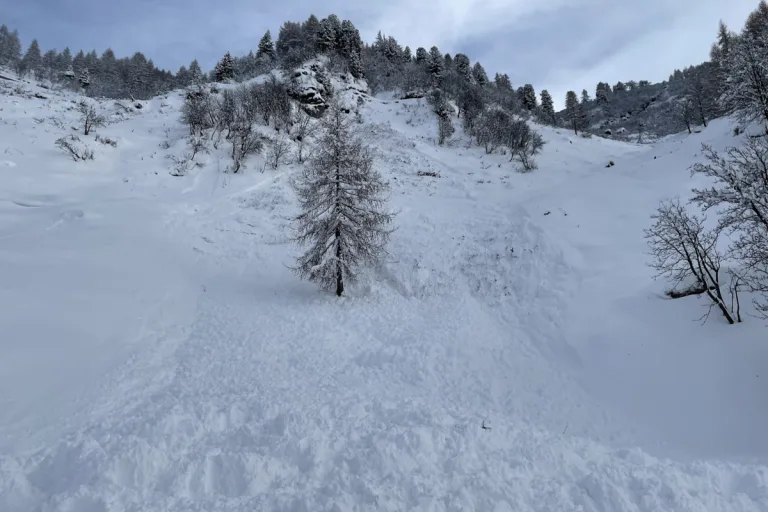 Maloja GR – Lawine verschüttet zwei Langläuferinnen